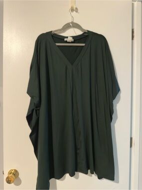 Relaxed V-Neck Tunic in Deep Green